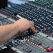 Benefits of Renting Sound System Equipment